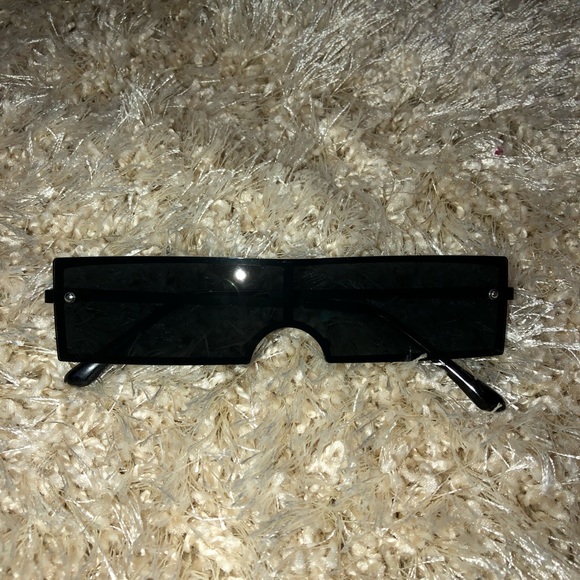 BLACK CLOUT SUNGLASSES ! - Picture 1 of 6